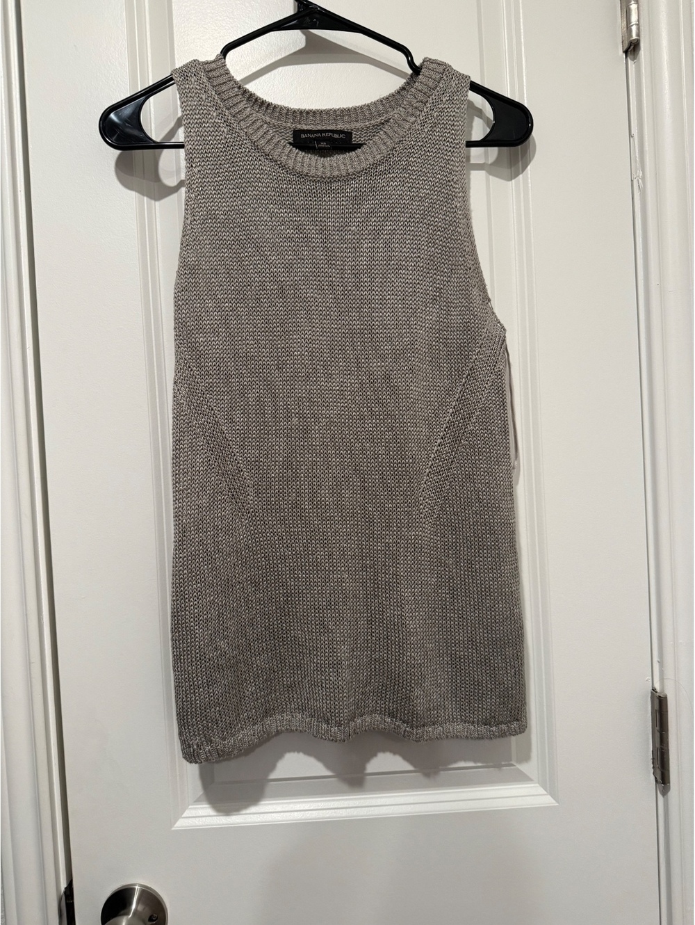 Banana Republic Women's XS Sleeveless Knit Top in Light Gray